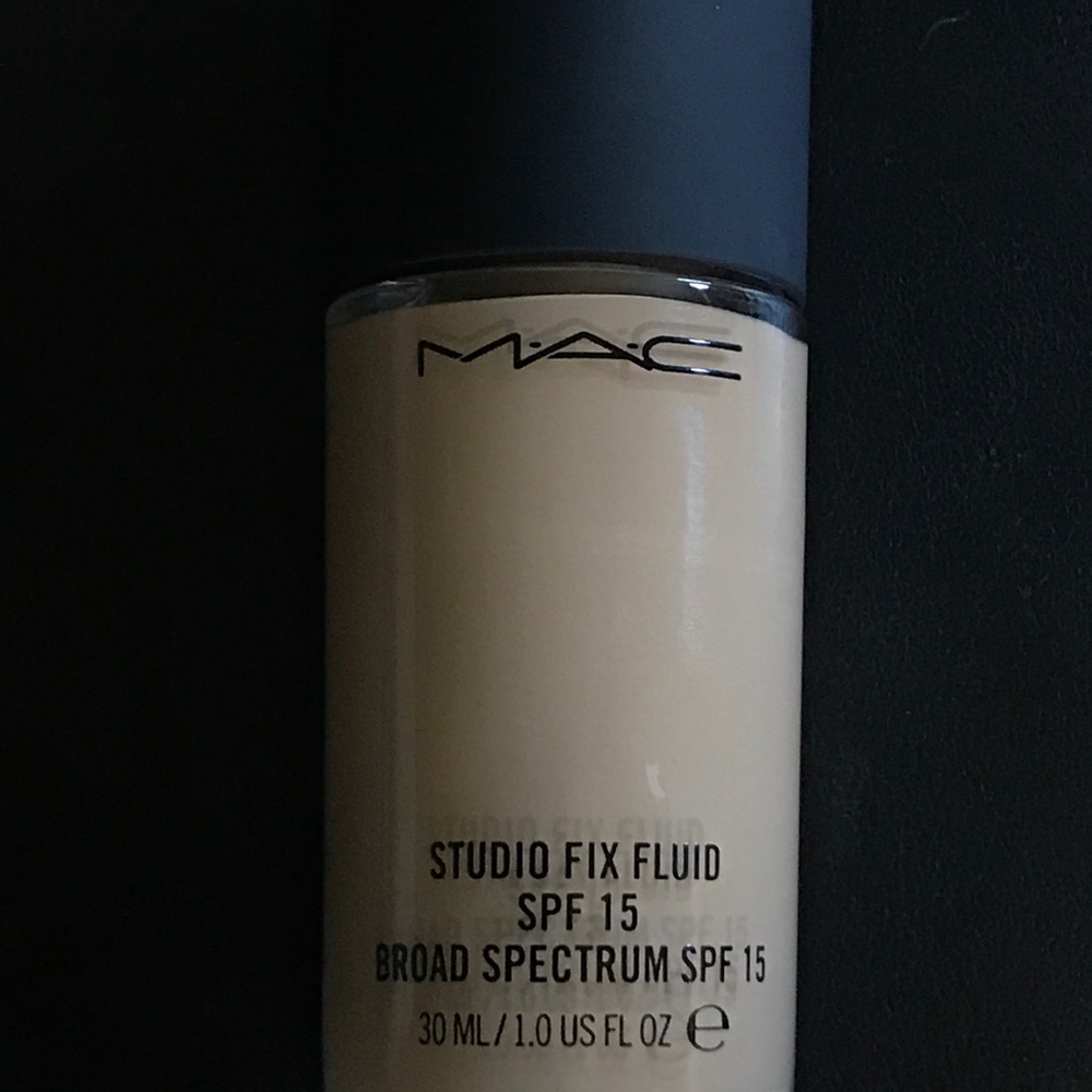MAC studio Fix Fluid NC15 fair foundation makeup